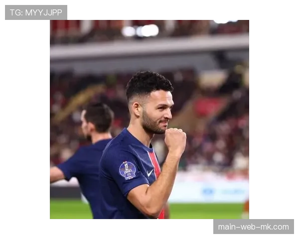 伊科内四分钟闪击梅开二度，巴黎FC半场3-0领先摩纳哥